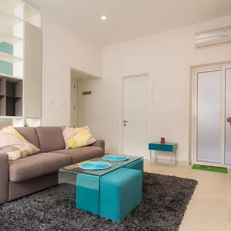 One Bedroom Next To The Sea In Apartamento