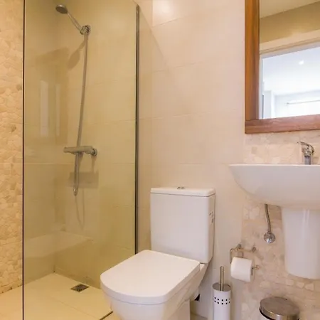One Bedroom Next To The Sea In Apartment